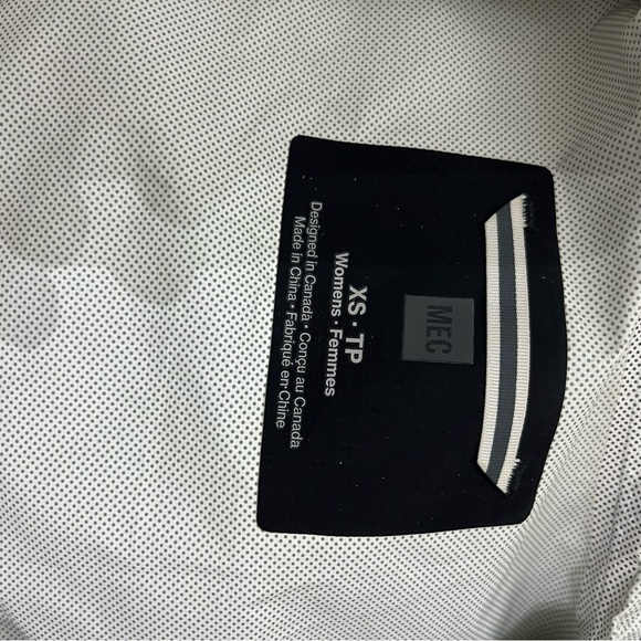 MEC Women’s XS Shell Rainjacket, excellent condition - Picture 5 of 6